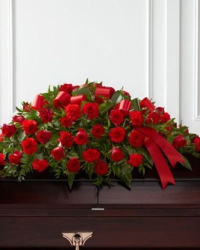 <p data-start="162" data-end="570">Celebrate a life lived with love and strength through The FTD® Dearly Departed™ Casket Spray, a striking arrangement of rich red blooms that beautifully honors the memory of someone deeply cherished. Designed to rest atop the casket, this bold and elegant spray conveys deep affection, heartfelt remembrance, and everlasting respect.</p>
<p data-start="572" data-end="933">The arrangement features classic red roses and red carnations, symbols of devotion and admiration. These vibrant blooms are nestled in a bed of lush greenery, creating depth, texture, and a graceful flow that complements the rich tones of the flowers. A red satin ribbon completes the piece, adding a polished and dignified touch that ties the tribute together.</p>
<p data-start="935" data-end="1320">This casket spray is an ideal centerpiece for funeral services, memorials, or celebration of life ceremonies. Its rich red palette is timeless and meaningful, making it a fitting expression of love, legacy, and emotional depth. Whether selected by family or close friends, this design serves as a powerful final tribute that reflects the passion and vitality of the life it represents.</p>
<p data-start="1322" data-end="1651">Handcrafted by the expert florists at Rosa’s La Hacienda in Boca Raton, each arrangement is made fresh to order with the utmost care. We work closely with local funeral homes and service venues to ensure timely, respectful delivery and presentation. Same-day delivery is available throughout Boca Raton and the surrounding areas.</p>
<p data-start="1653" data-end="1919">Looking to personalize your tribute? Add a message during checkout to accompany your floral arrangement. Whether you’re honoring a parent, partner, sibling, or friend, The FTD® Dearly Departed™ Casket Spray allows you to say goodbye with beauty, strength, and grace.</p>
<p data-start="1921" data-end="2067">Order today from Rosa’s La Hacienda and trust us to help you pay tribute to a life that touched so many. Same-day service available in Boca Raton.</p>